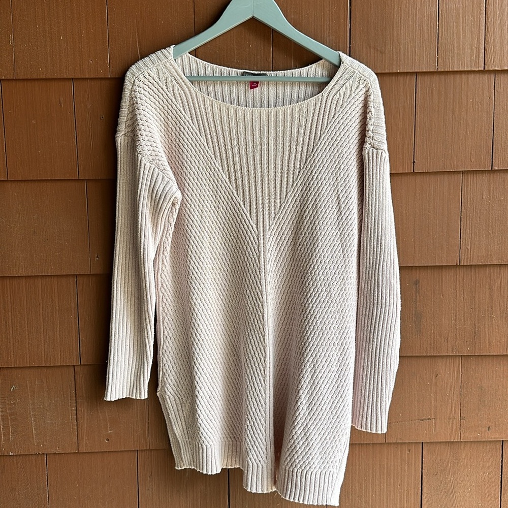 Vince Camuto V-Neck Light Pink/Lavender Sweater- Size Medium